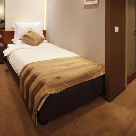 Hotel Russia Скопье Экстерьер фото
