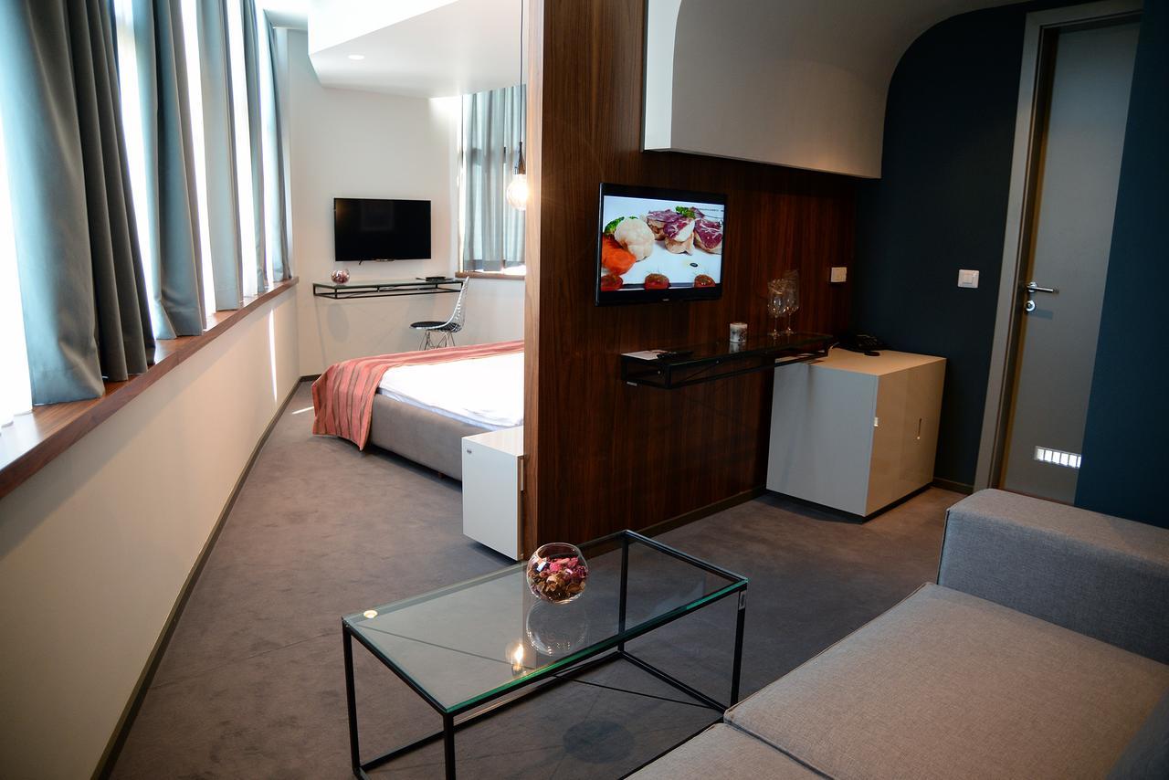 Hotel Russia Скопье Экстерьер фото