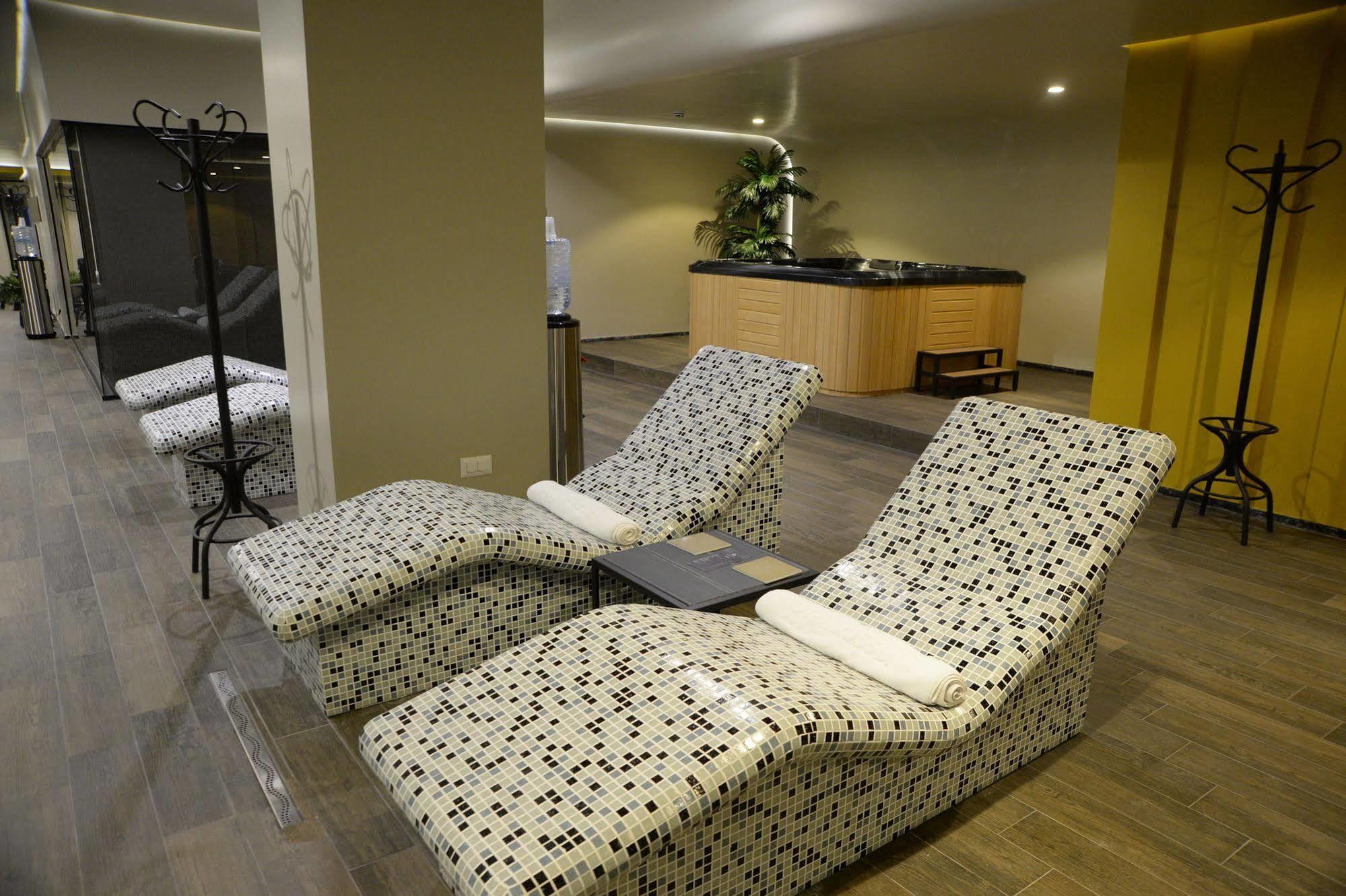 Hotel Russia Скопье Экстерьер фото