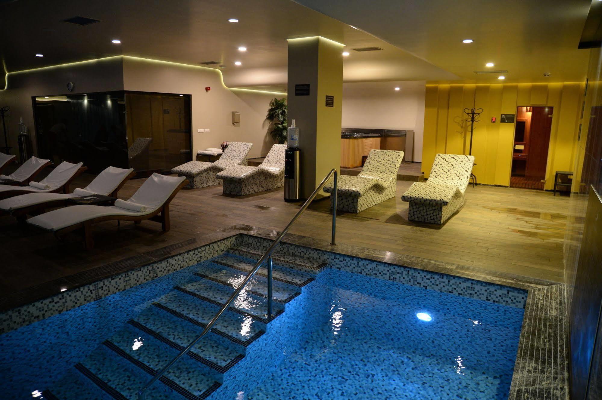 Hotel Russia Скопье Экстерьер фото