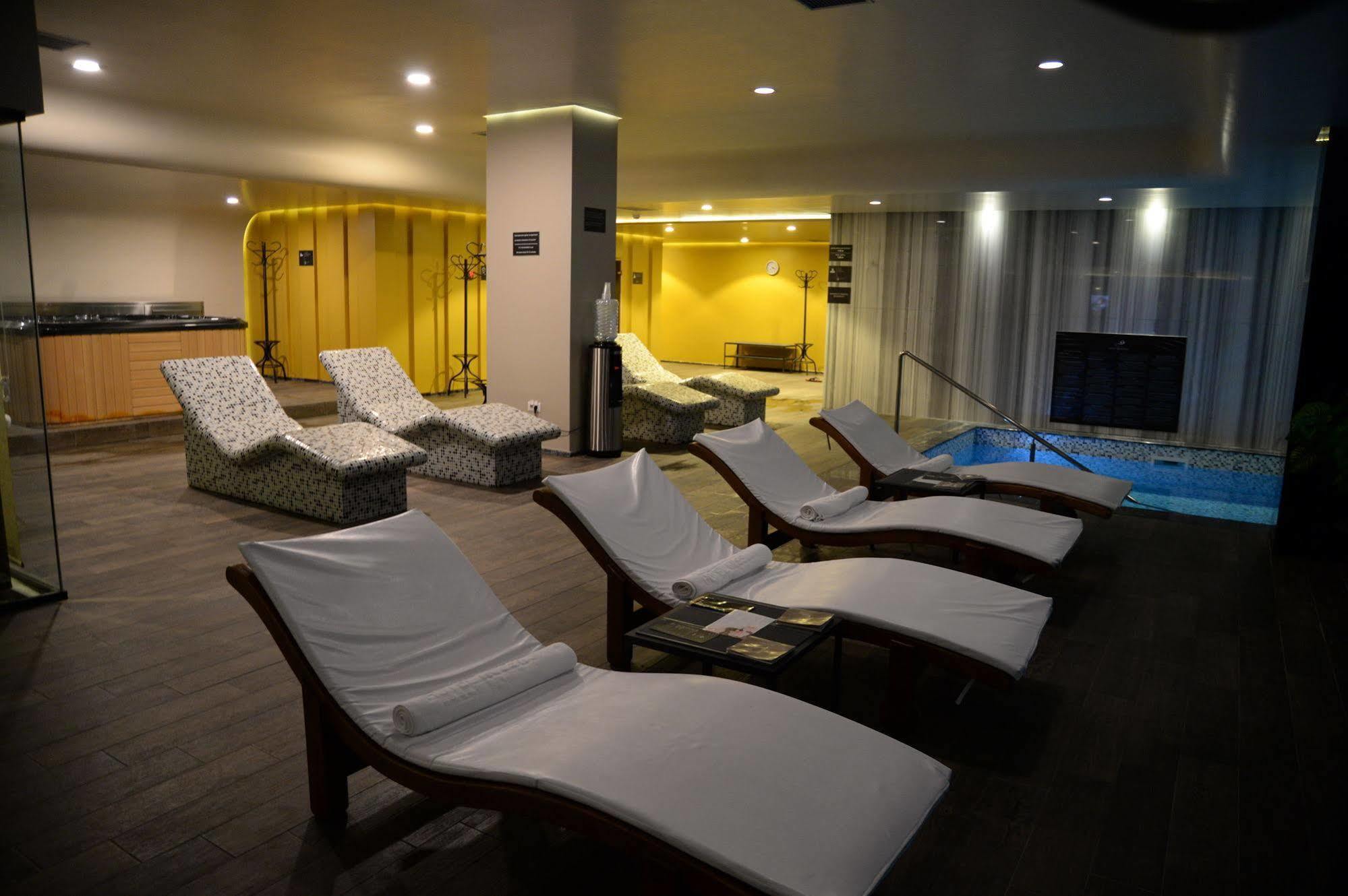 Hotel Russia Скопье Экстерьер фото